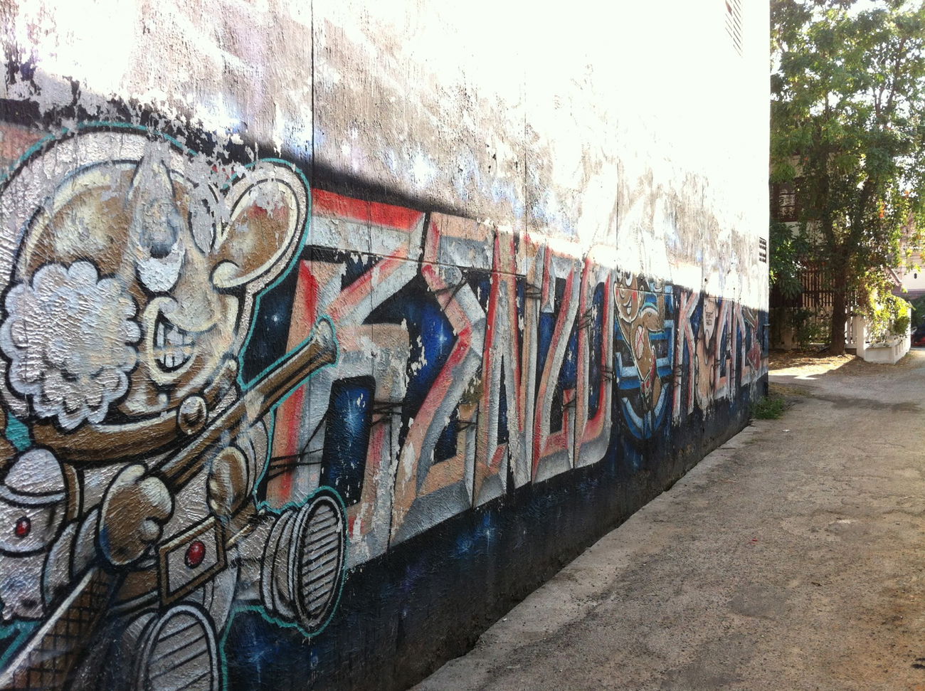 Graffiti Wall - Photo by HOYA - benzo, chiang, mai