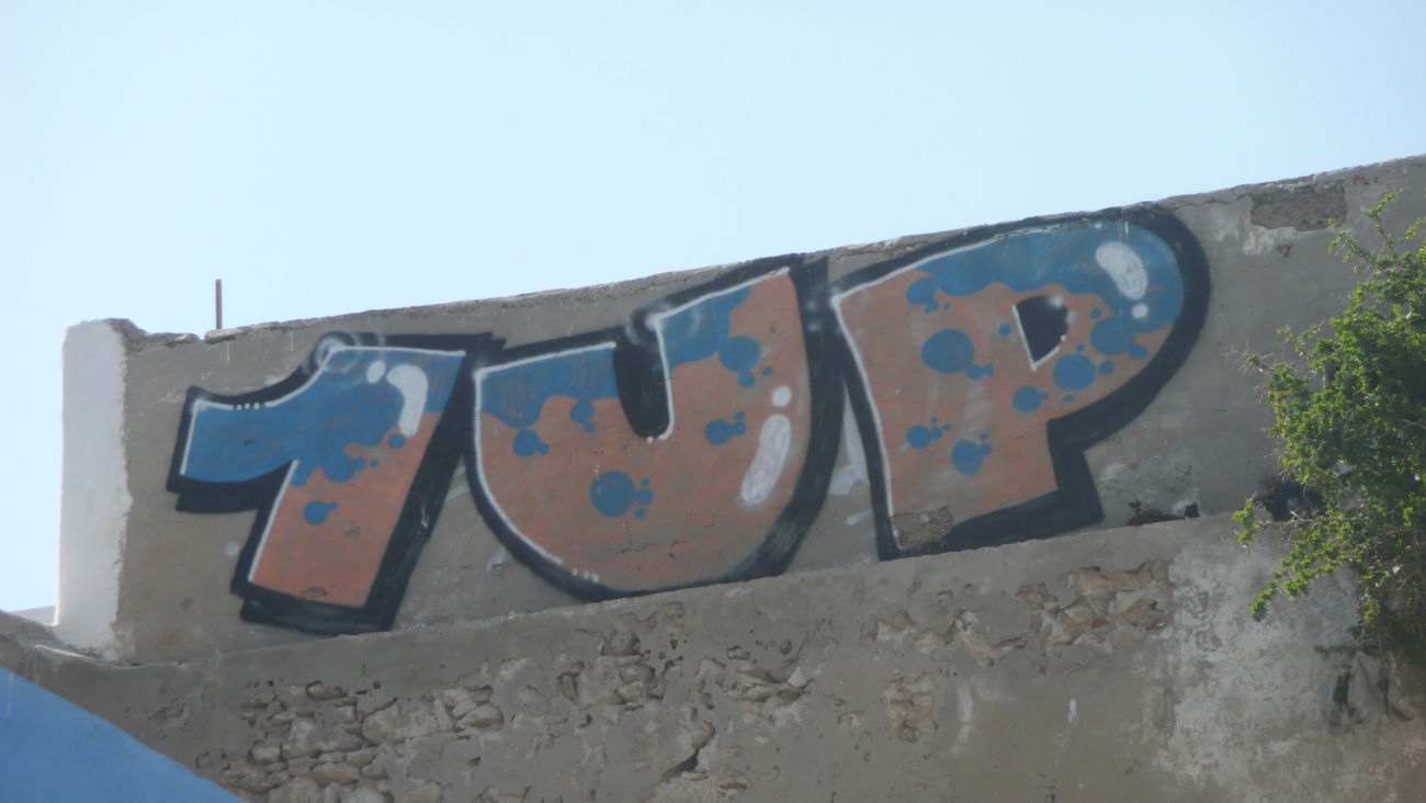 Graffiti Bombing - Photo by HOYA - 1up, essaouira, marokko