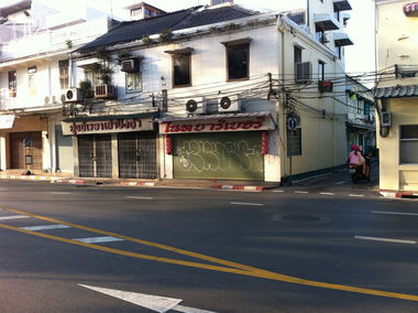 Graffiti Bombing - Photo by HOYA - muder, bangkok