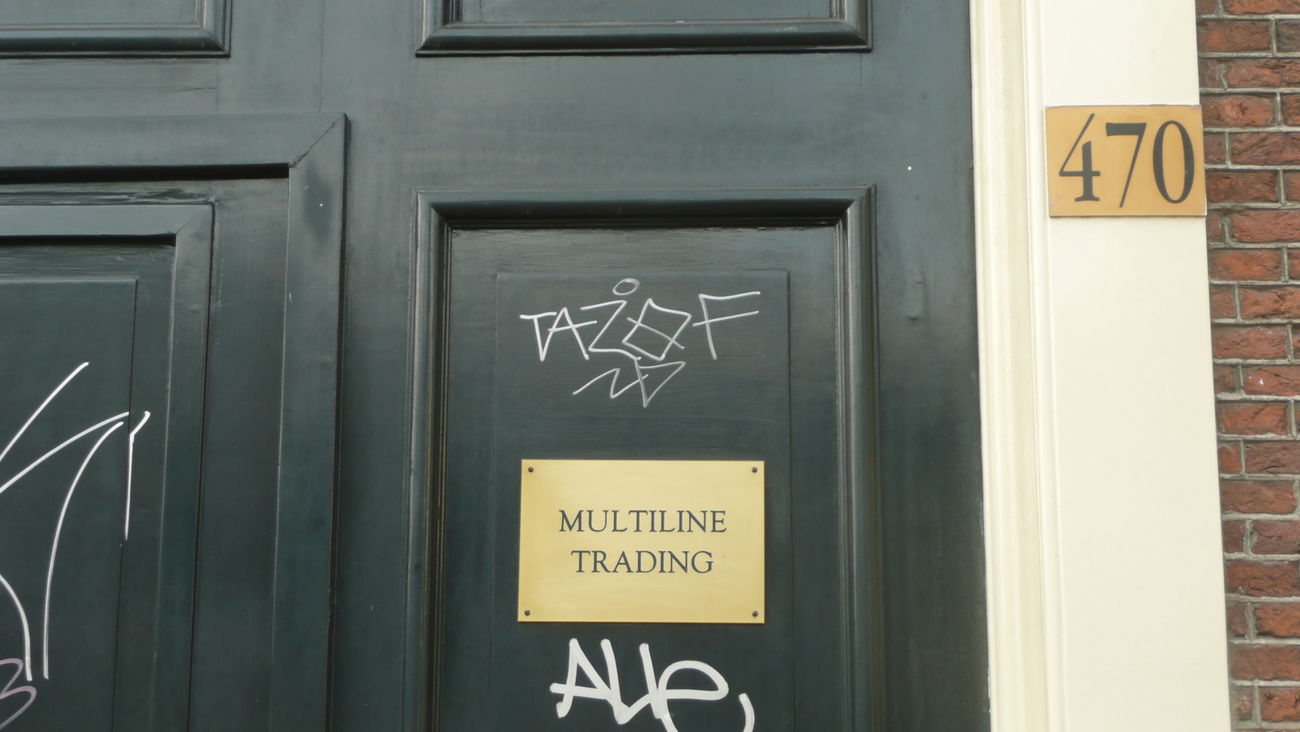 Graffiti Bombing - Photo by HOYA - amsterdam, tazof