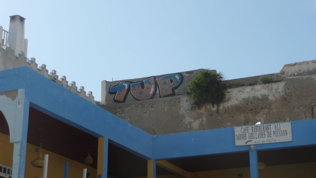 Graffiti Bombing - Photo by HOYA - 1up, essaouira, marokko