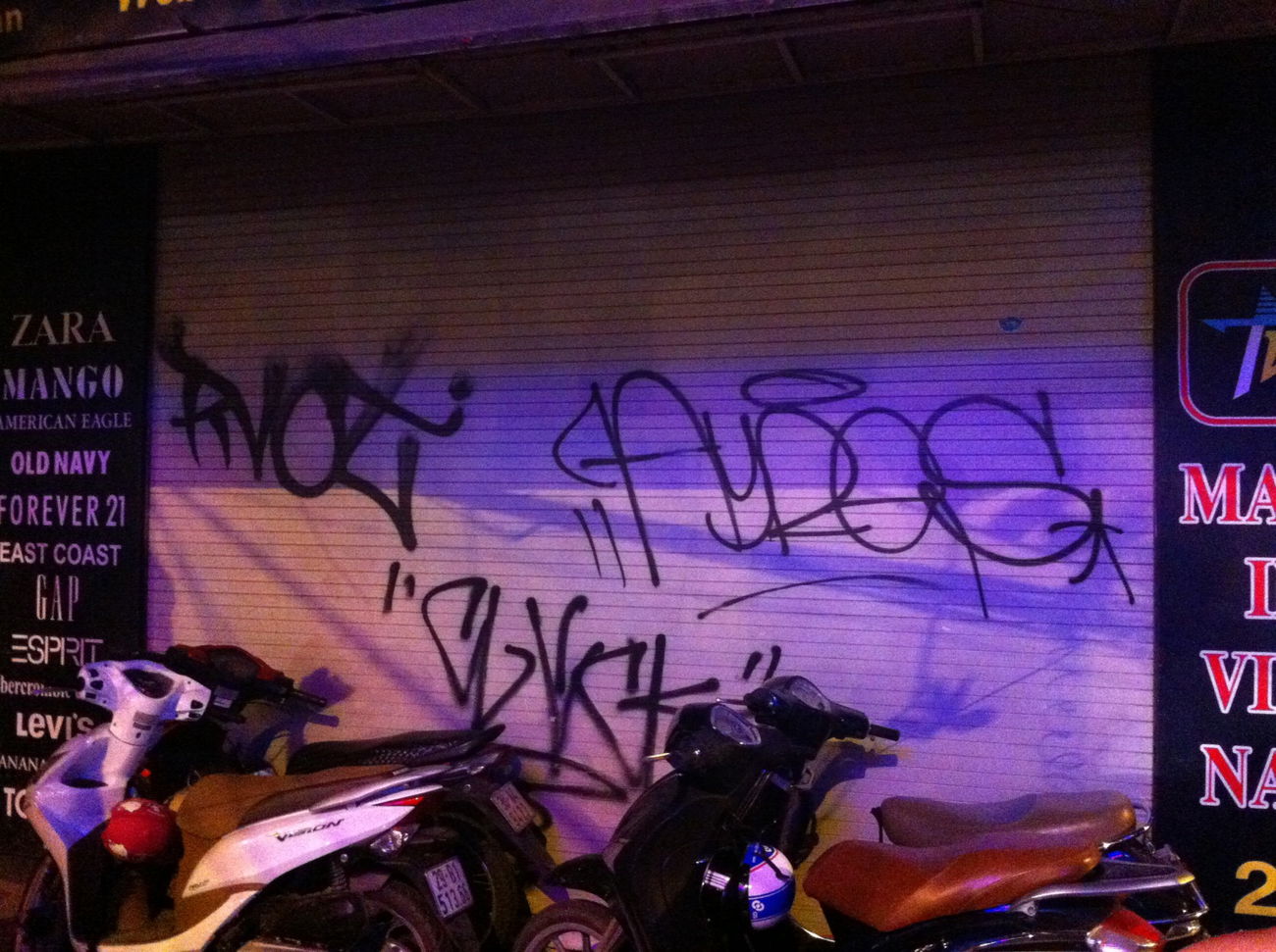 Graffiti Bombing - Photo by HOYA - ayres, pivot, hanoi