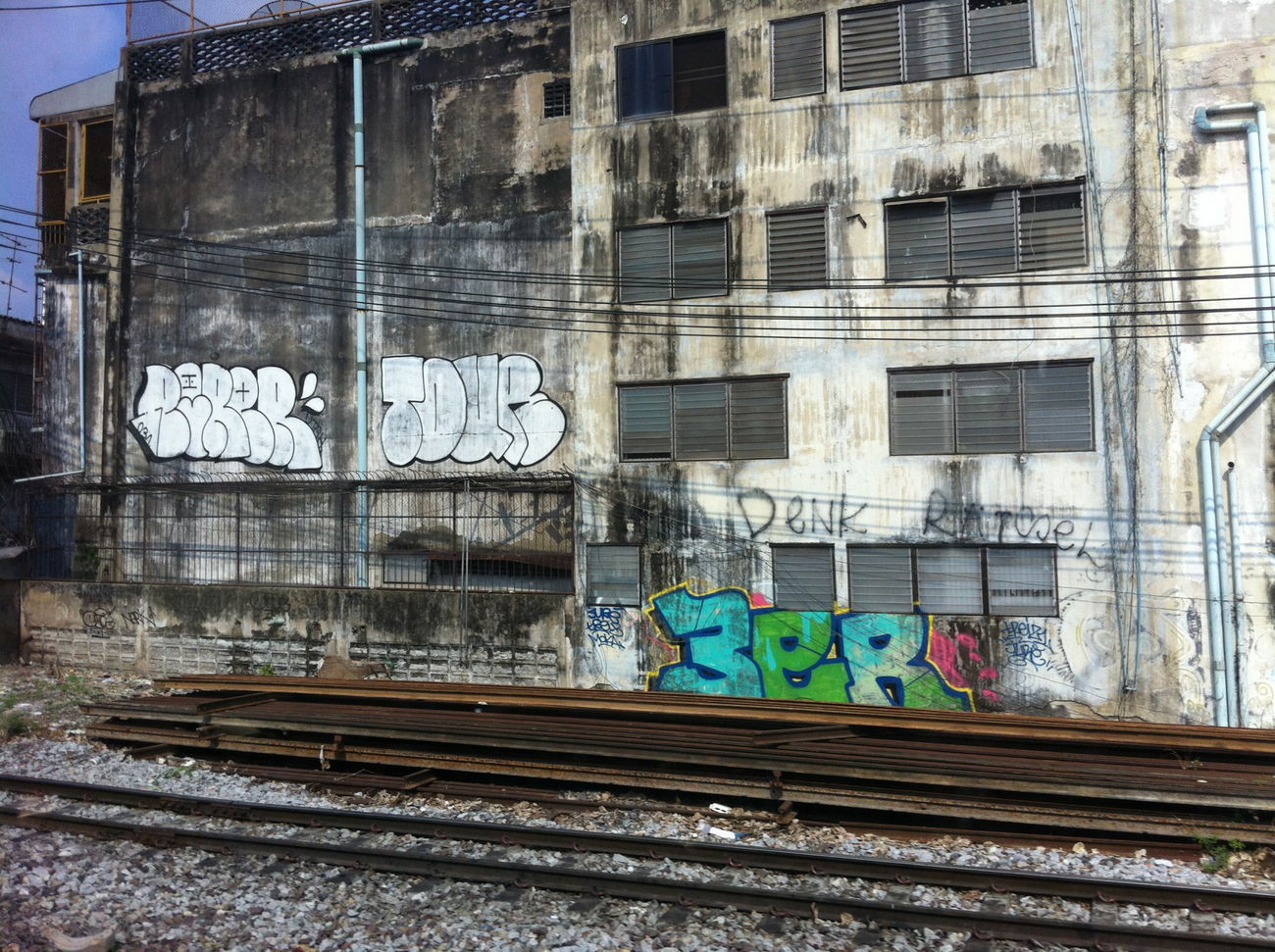 Graffiti Wall - Photo by HOYA - bangkk, thailand, porer