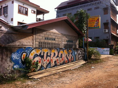 Graffiti Bombing - Photo by HOYA - 6tron, vang, vieng
