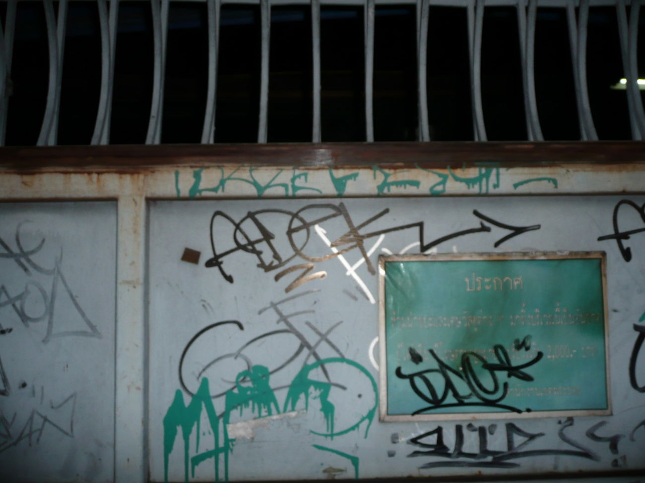 Graffiti Bombing - Photo by HOYA - adek, bangkok, thailand