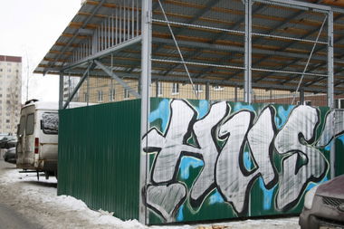 Graffiti Bombing in Saint Petersburg - Photo by HUSTLER (2013)
