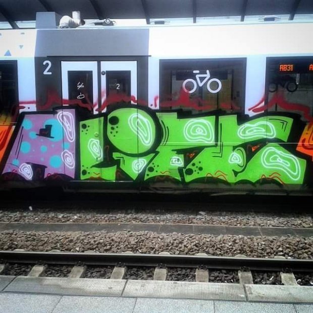 Graffiti Train - Photo by HaCksau - alife