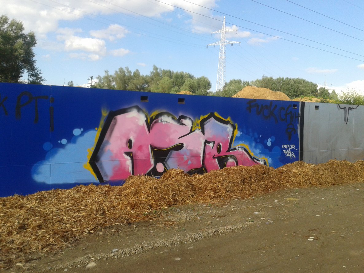 Graffiti Wall - Photo by HaCksau - ASR