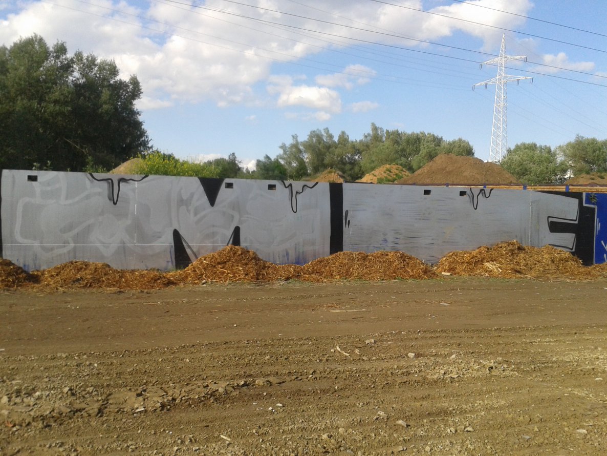 Graffiti Wall - Photo by HaCksau - MF