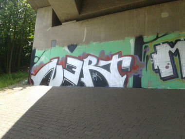 Graffiti Bombing - Photo by HaCksau - nert