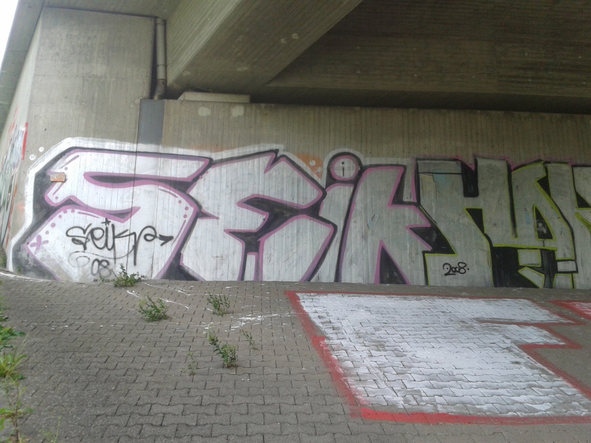 Graffiti Bombing - Photo by HaCksau - seik