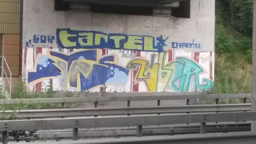 Graffiti Wall - Photo by HaCksau - bites, liber, cartel