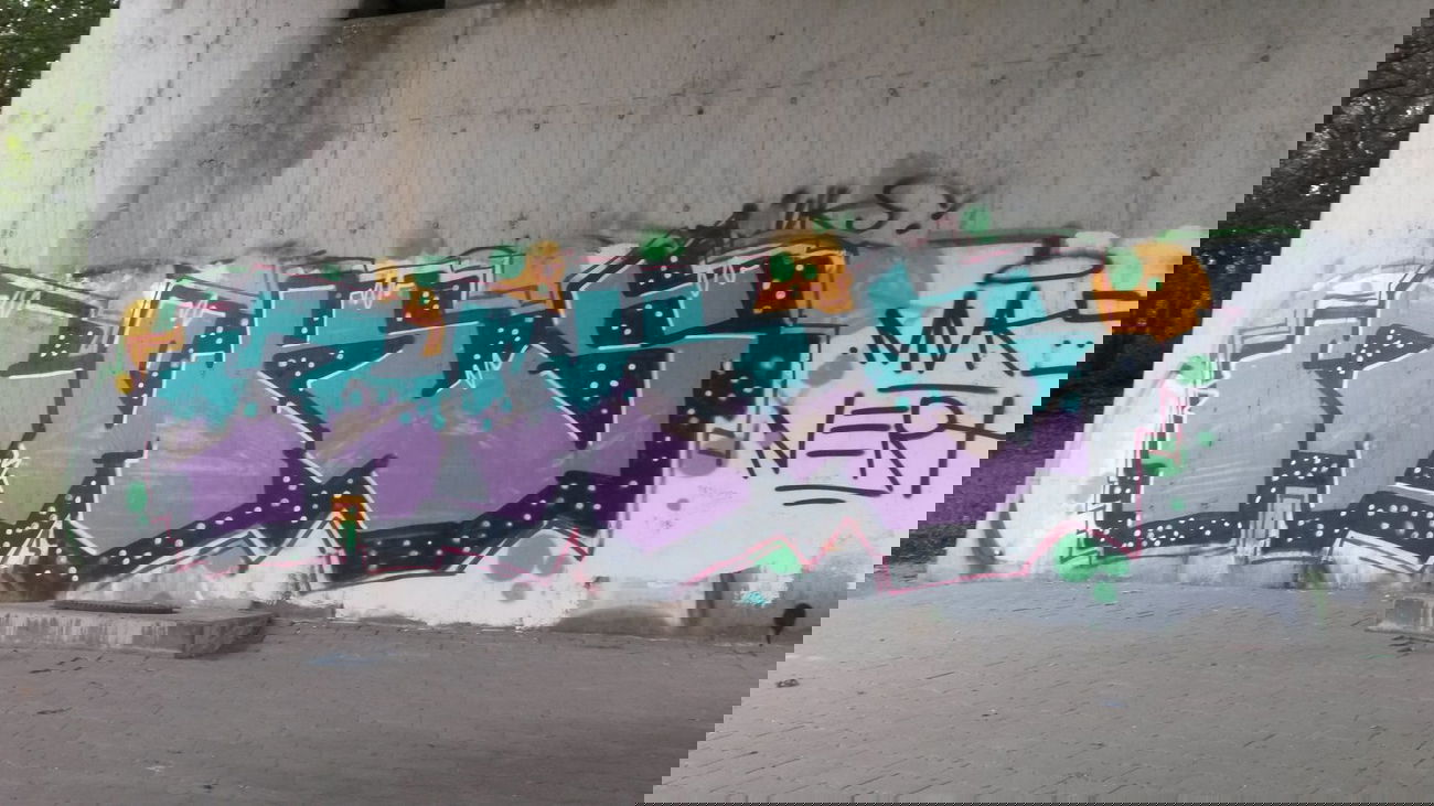 Graffiti Wall - Photo by HaCksau - muks