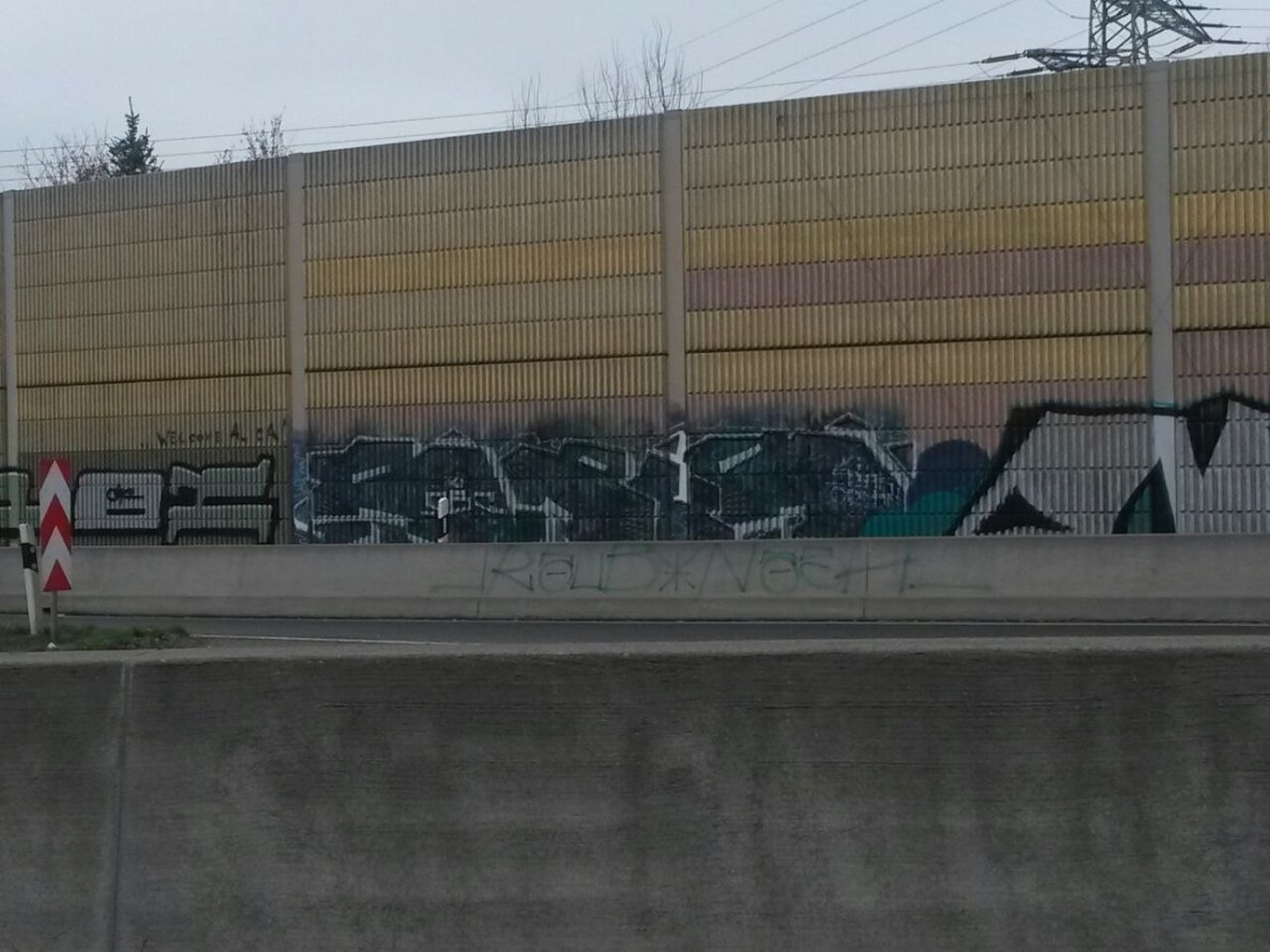 Graffiti Wall - Photo by HaCksau - raub