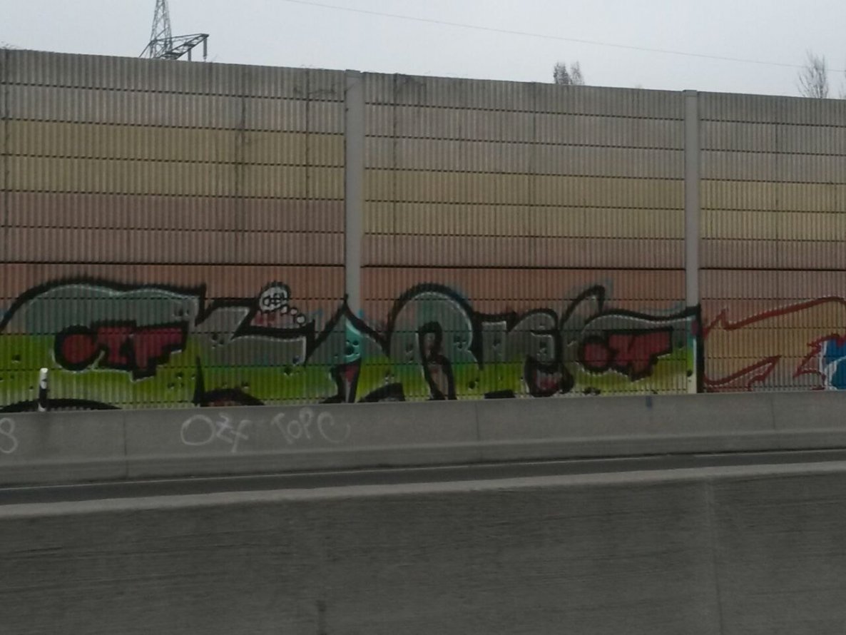 Graffiti Wall - Photo by HaCksau - karies