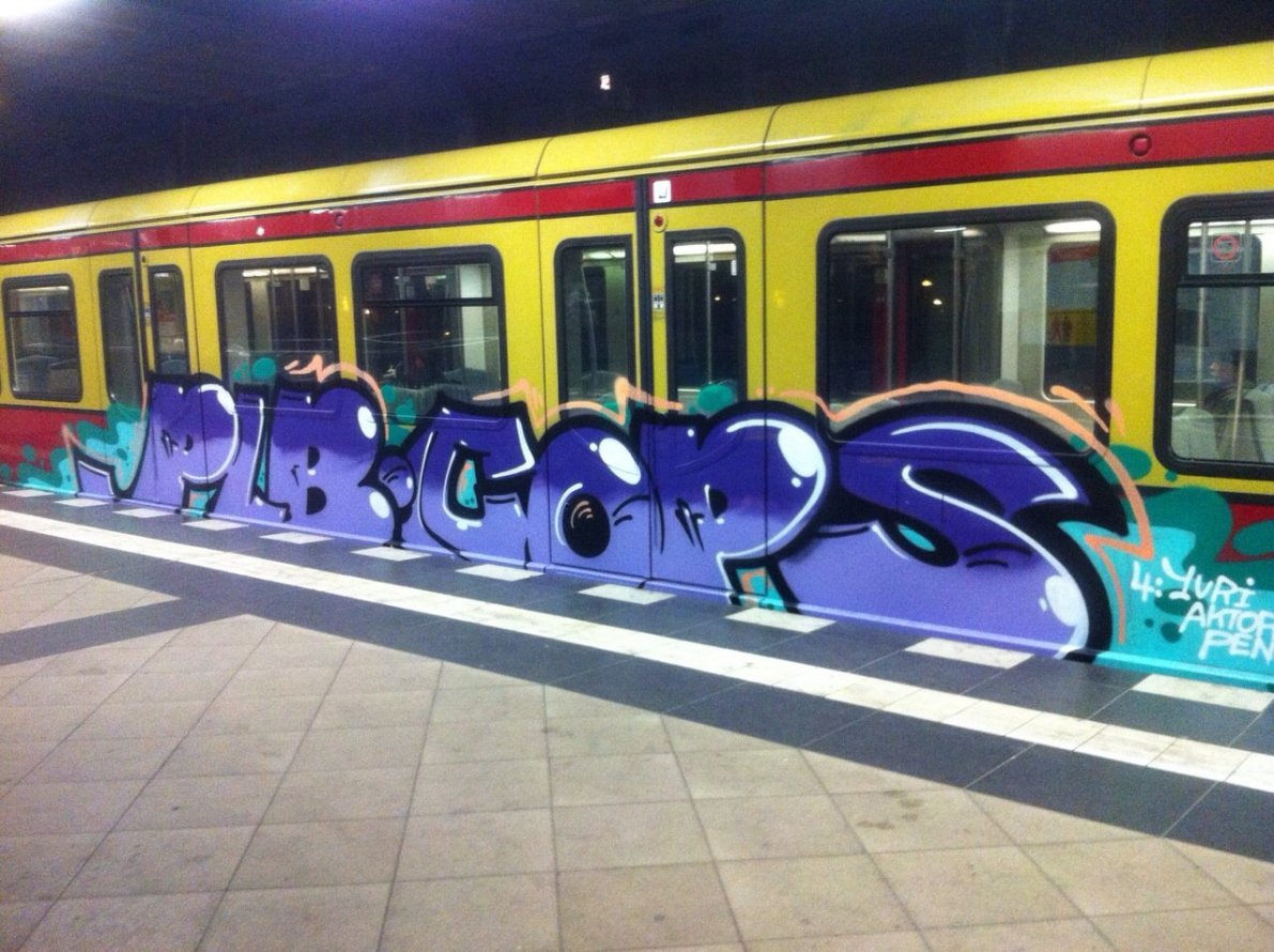 Graffiti Train in Berlin - Photo by HaCksau