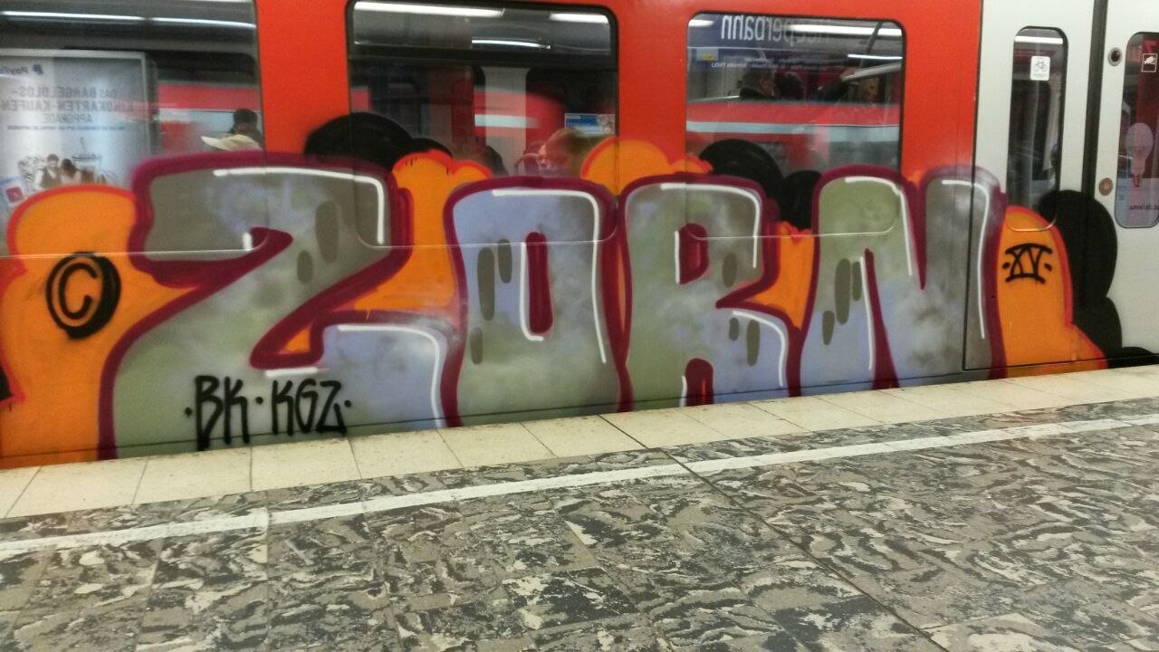 Graffiti Train in Hamburg - Photo by HaCksau - Zorn, BK