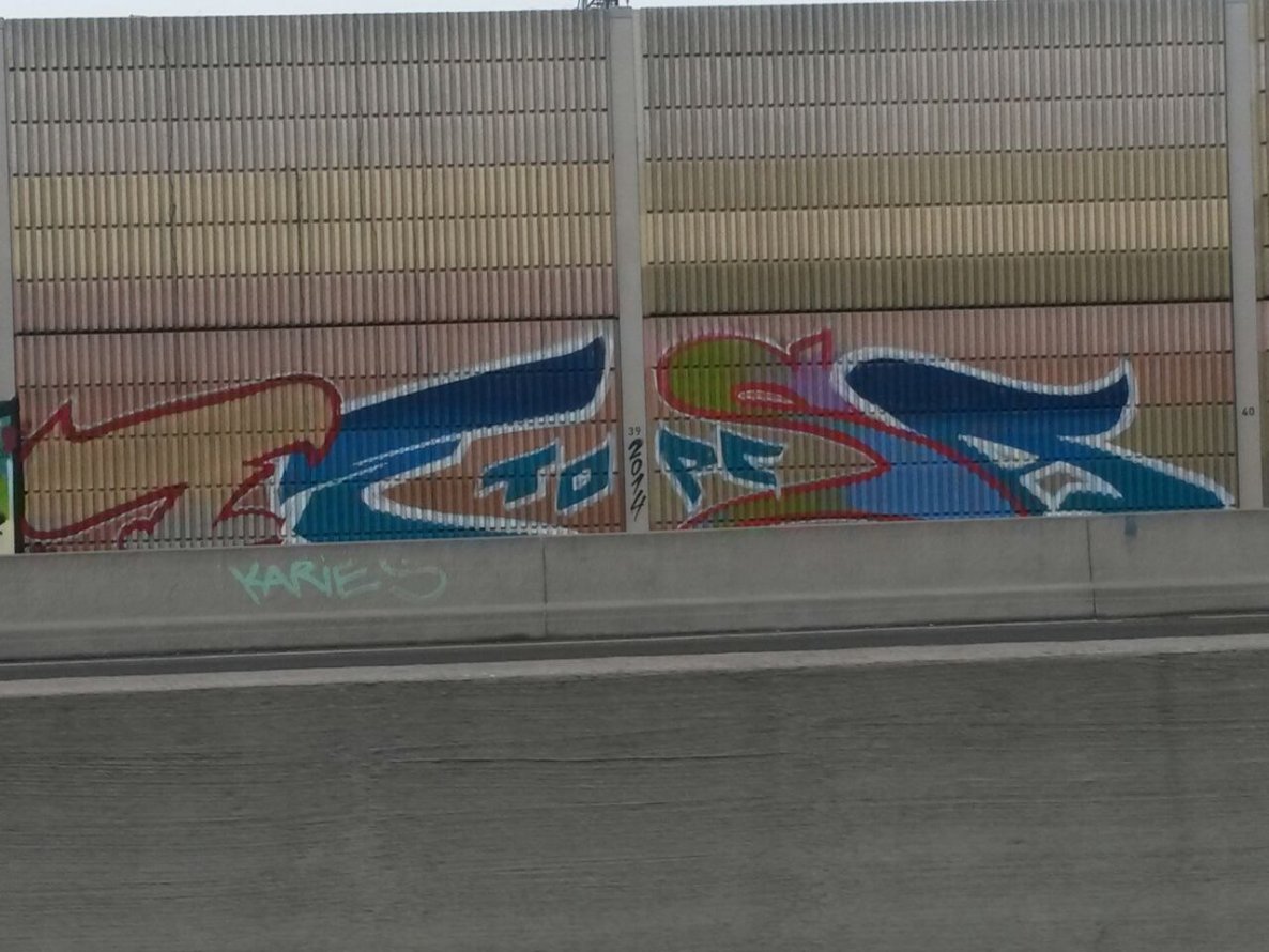 Graffiti Wall - Photo by HaCksau - tesa