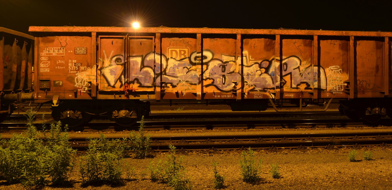 Graffiti Train - Photo by Hall3rOT - LIEBER