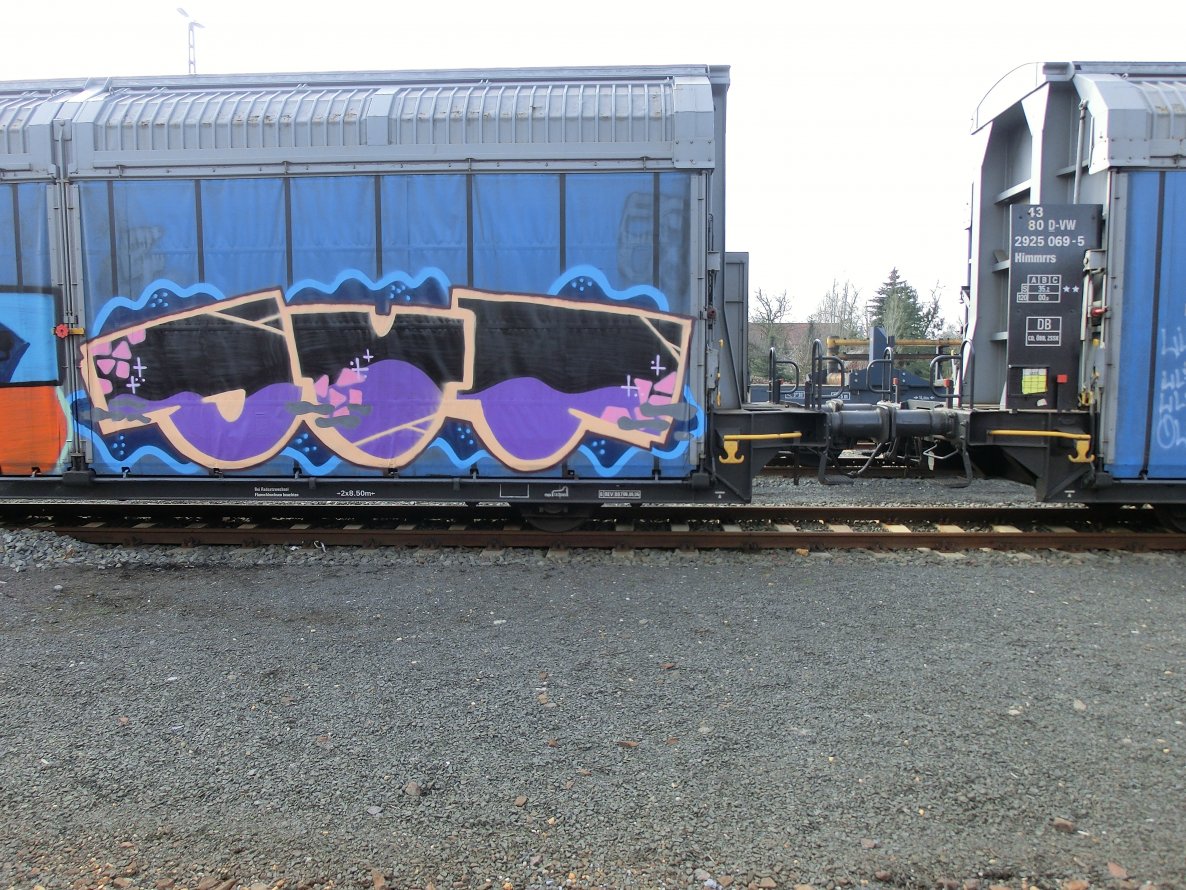 Graffiti Train - Photo by Hall3rOT - OUT (2012)