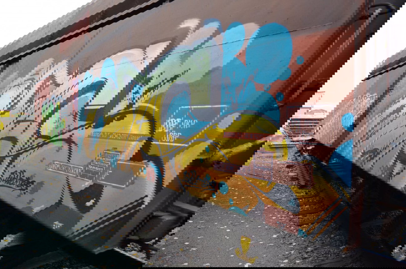 Graffiti Train - Photo by Hall3rOT - CHAS, LOVELETTERS, STUR