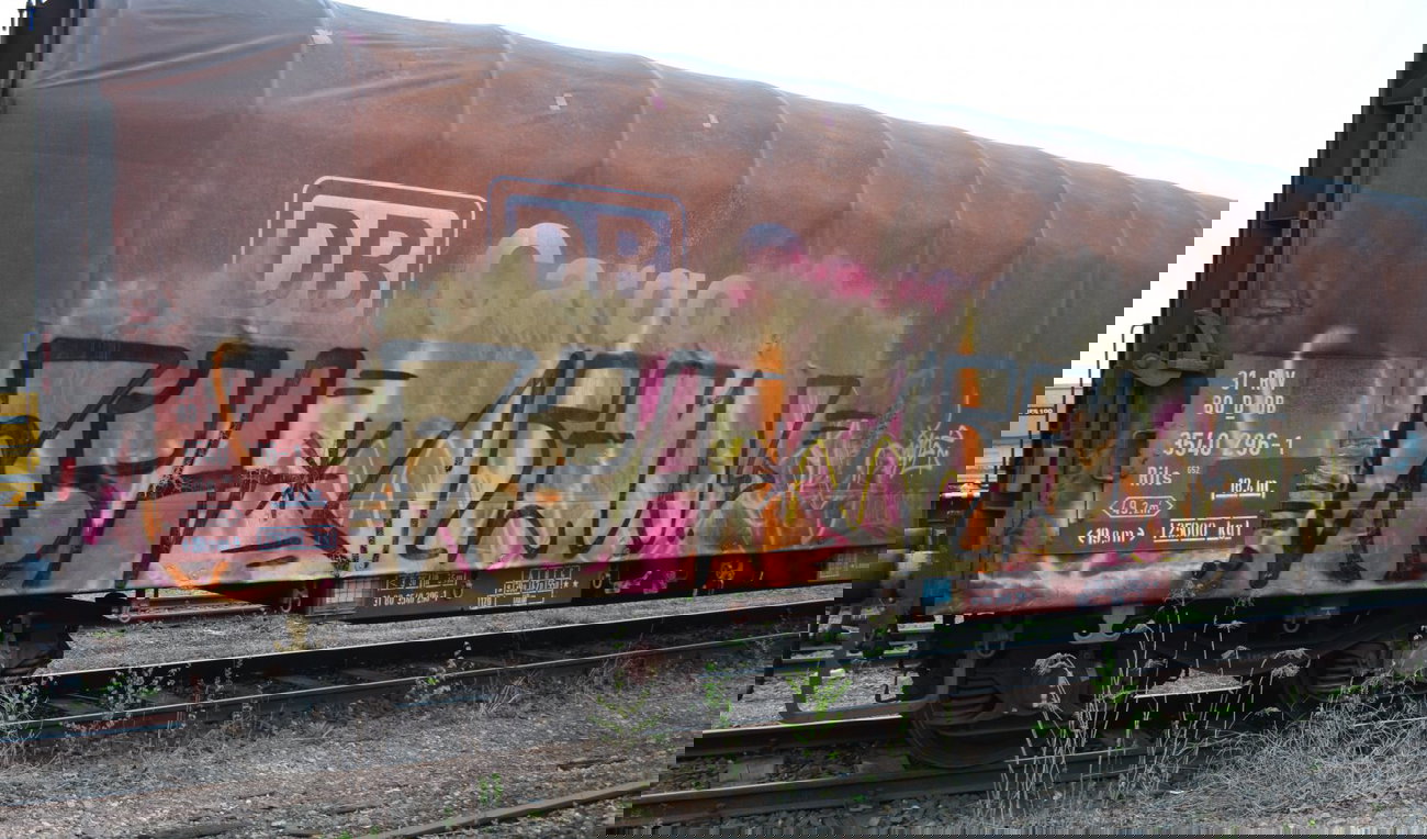 Graffiti Train - Photo by Hall3rOT - QBA, CREW