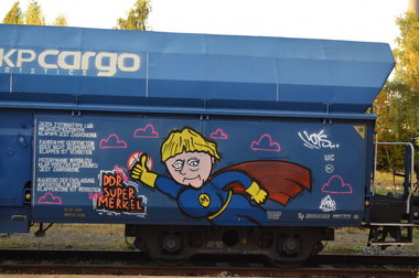 Graffiti Train - Photo by Hall3rOT - DDR, SUPER, MERKEL (2013)