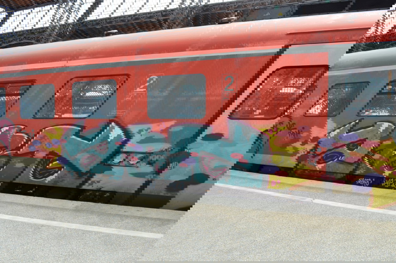Graffiti Train - Photo by Hall3rOT - ZBG, SHEN, VALQ
