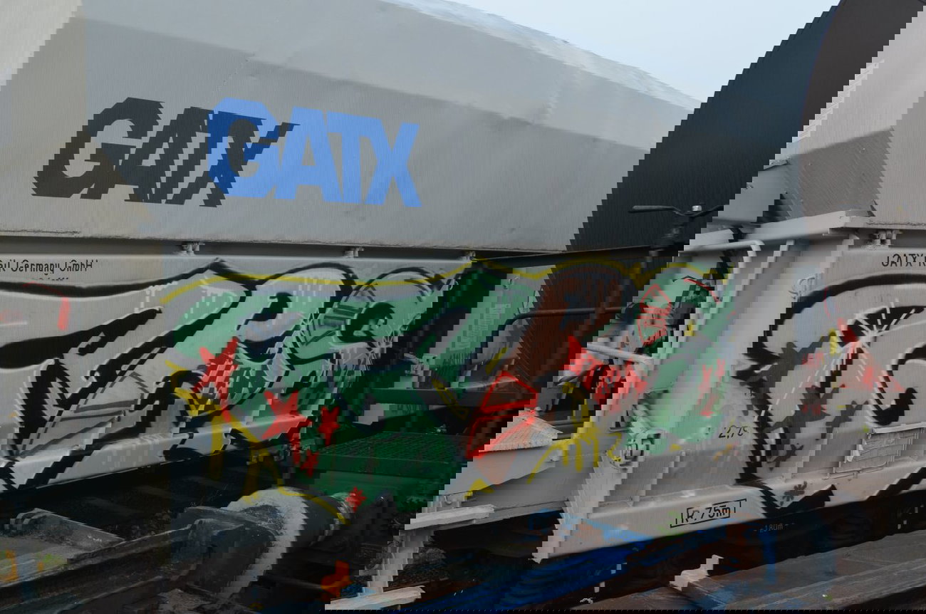 Graffiti Train - Photo by Hall3rOT - GRS, STEM