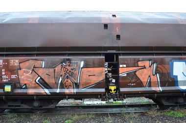 Graffiti Train - Photo by Hall3rOT - POZOR, N.C.C. (2011)