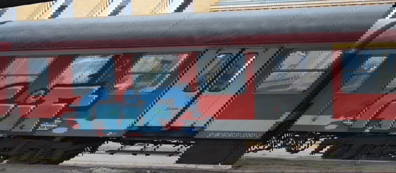 Graffiti Train - Photo by Hall3rOT - GIF