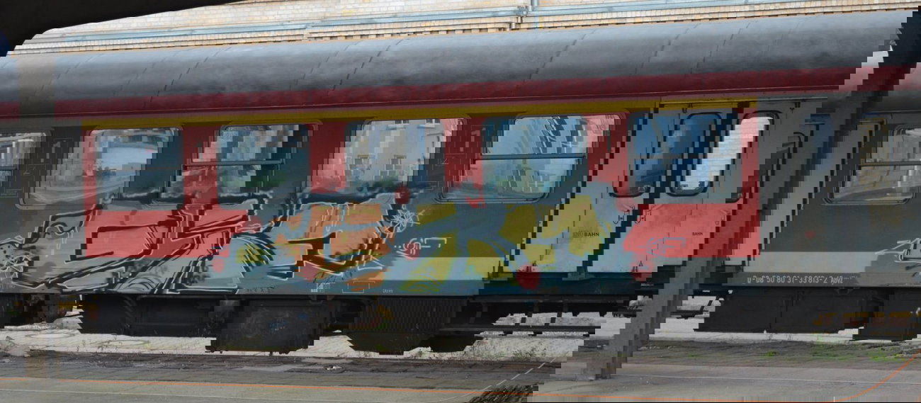 Graffiti Train - Photo by Hall3rOT - GIF
