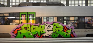 Graffiti Train - Photo by Hall3rOT - AMOR, FREE, GIRO
