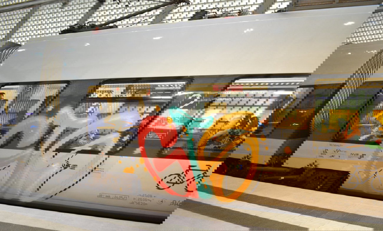 Graffiti Train - Photo by Hall3rOT - GTS