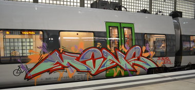Graffiti Train - Photo by Hall3rOT - MONE