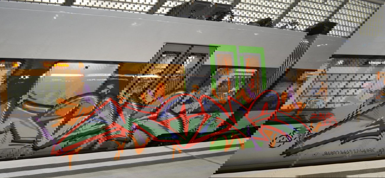 Graffiti Train - Photo by Hall3rOT - MONE