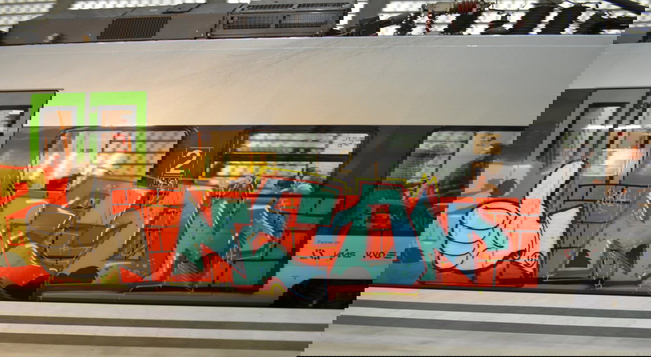 Graffiti Train - Photo by Hall3rOT - NEON (2014)