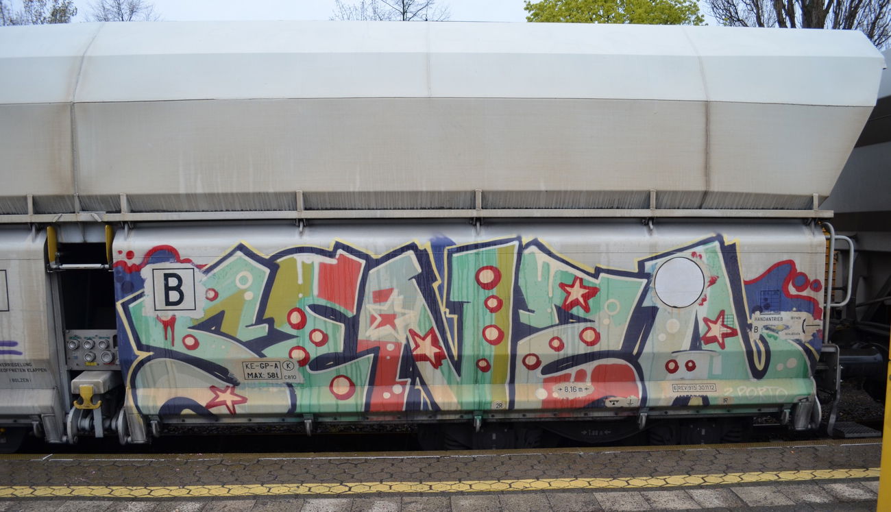Graffiti Train - Photo by Hall3rOT - SENZA