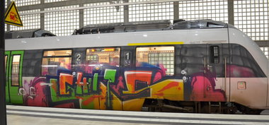 Graffiti Train - Photo by Hall3rOT - CHIPS, ORG