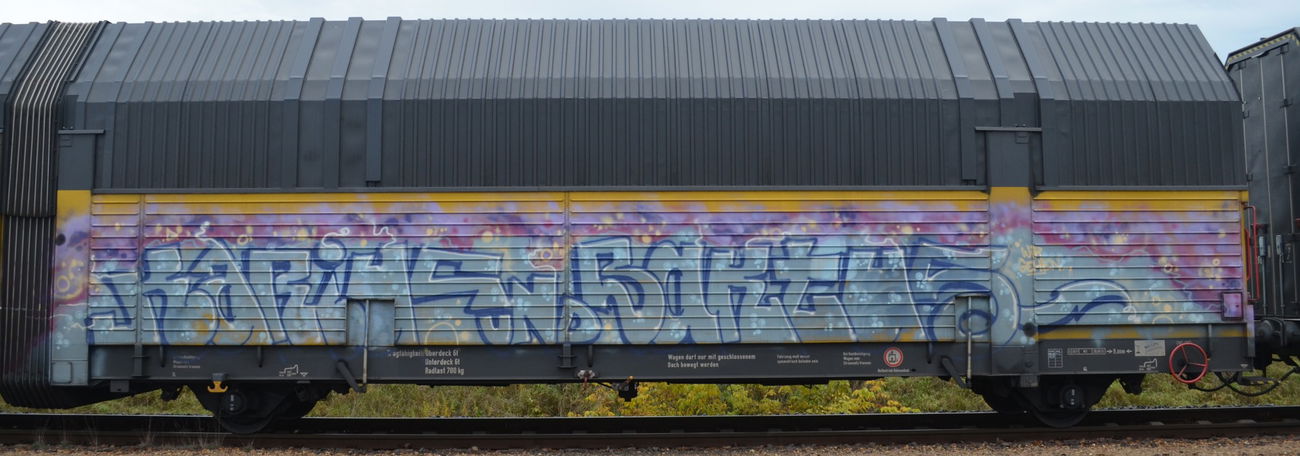 Graffiti Train - Photo by Hall3rOT - KARIUS, UND, BAKTUS