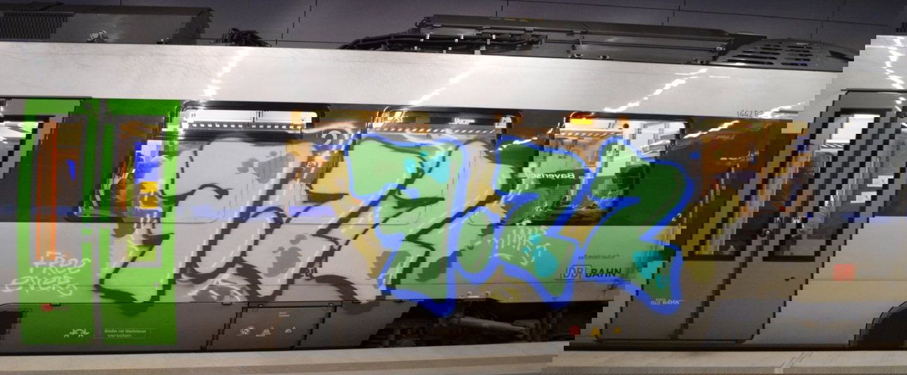 Graffiti Train - Photo by Hall3rOT - 7.22, 7.ZZ, IMR