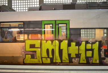 Graffiti Train - Photo by Hall3rOT - SM, 1+1=1