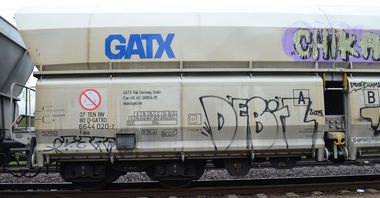 Graffiti Train - Photo by Hall3rOT - DEBIL