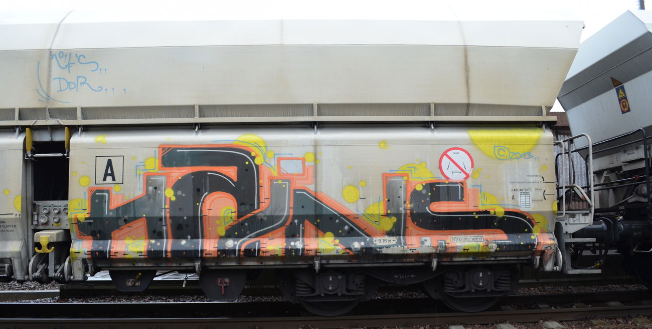 Graffiti Train - Photo by Hall3rOT - HAINS