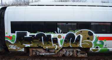 Graffiti Train - Photo by Hall3rOT - HAINS