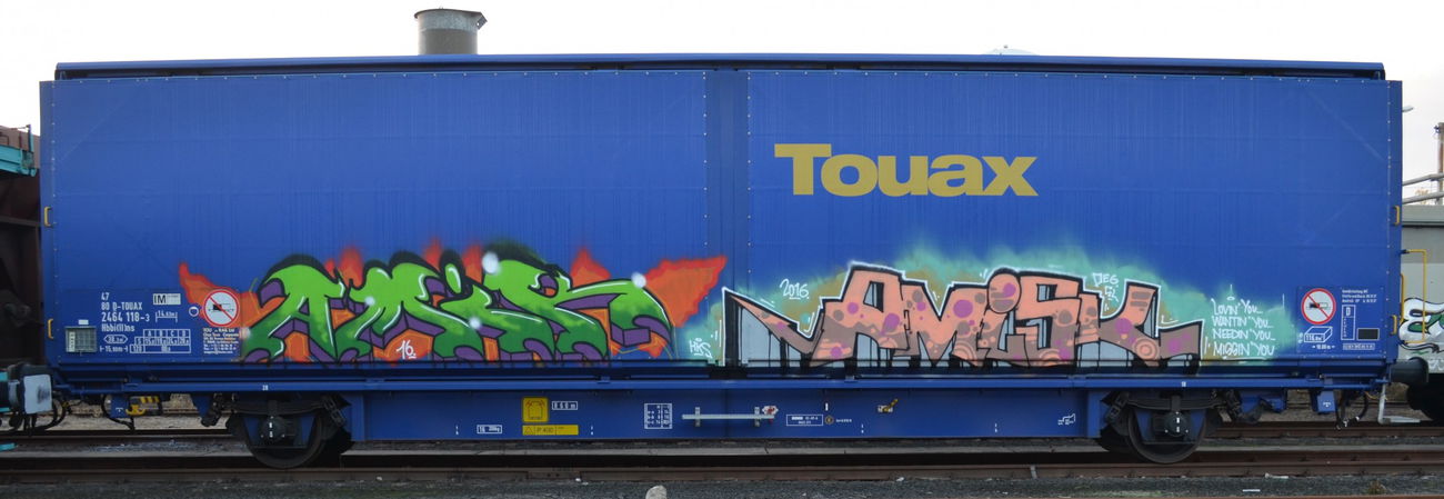 Graffiti Train - Photo by Hall3rOT - AMIK, AMIR, AMISK
