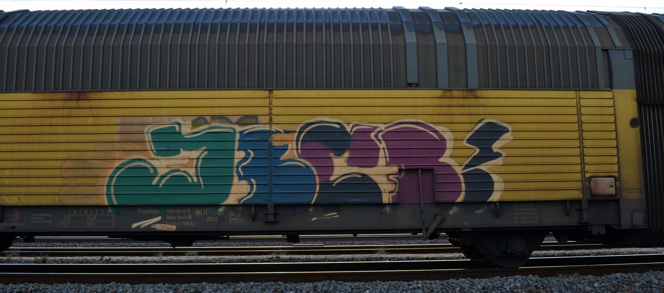 Graffiti Train - Photo by Hall3rOT - JBCB