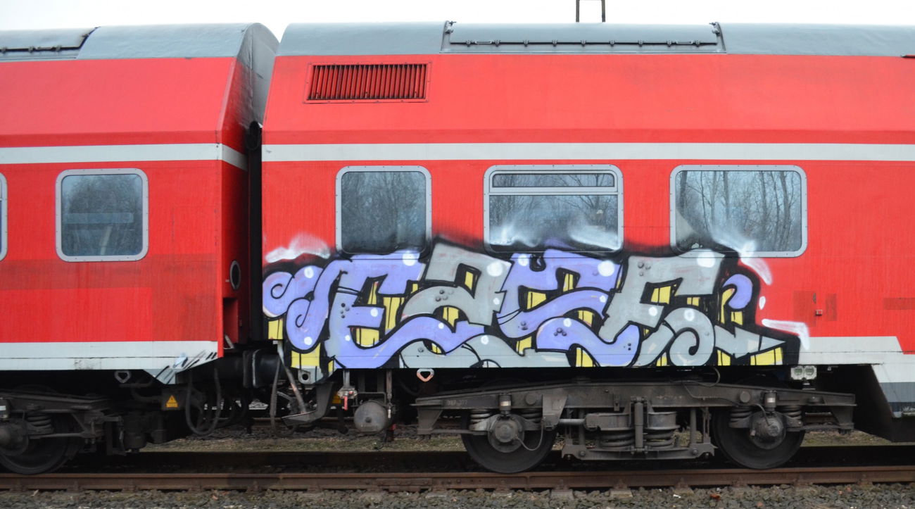 Graffiti Train - Photo by Hall3rOT - EASE
