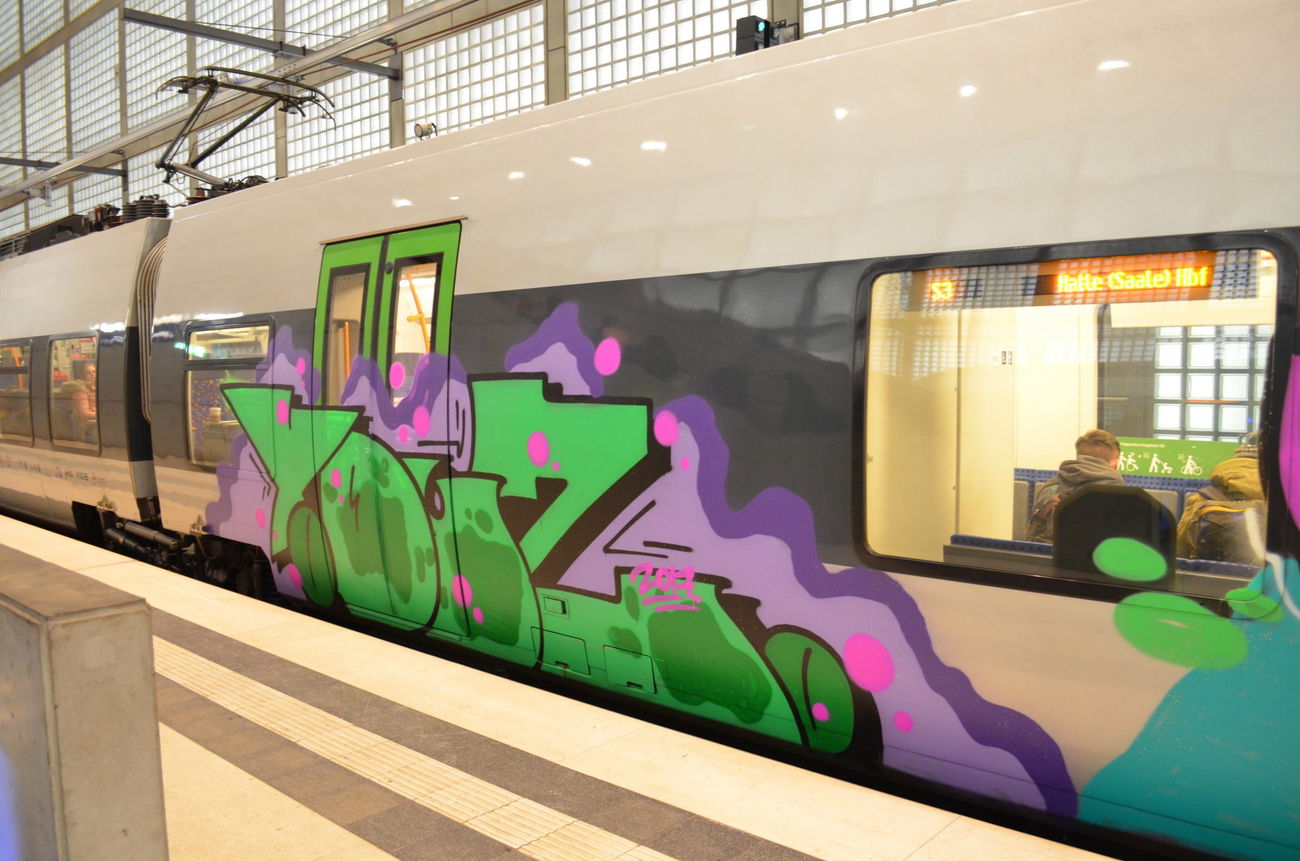 Graffiti Train - Photo by Hall3rOT - YDUZ