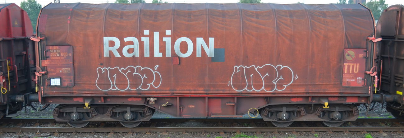 Graffiti Train - Photo by Hall3rOT - UNZE